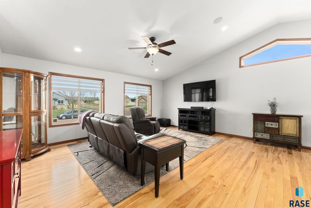 5400 S Sirocco Ave Avenue, Sioux Falls, SD 57108