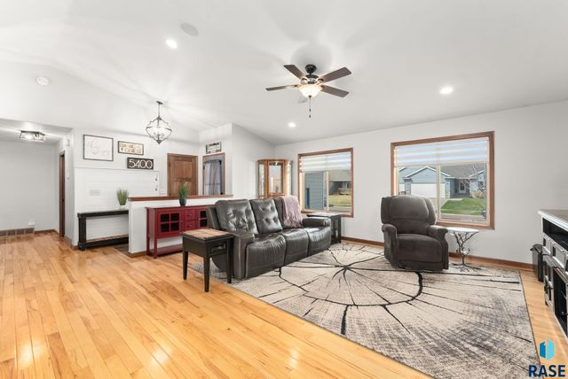 5400 S Sirocco Ave Avenue, Sioux Falls, SD 57108