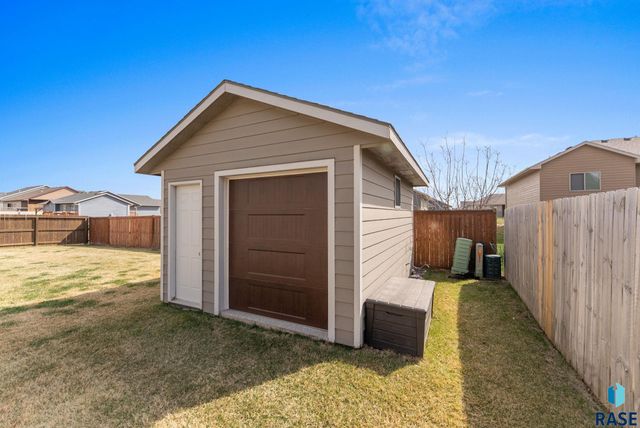 5400 S Sirocco Ave Avenue, Sioux Falls, SD 57108
