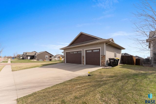 5400 S Sirocco Ave Avenue, Sioux Falls, SD 57108