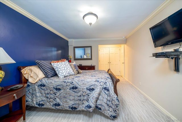 55 Lenox 2N, Rockville Centre, NY 11570