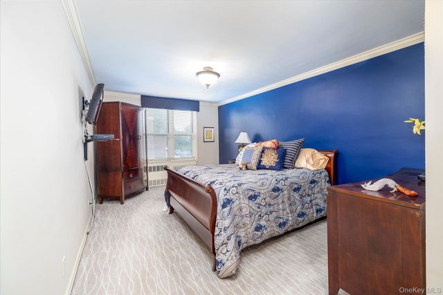 55 Lenox 2N, Rockville Centre, NY 11570