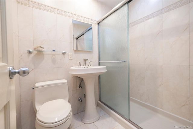 55 Lenox 2N, Rockville Centre, NY 11570