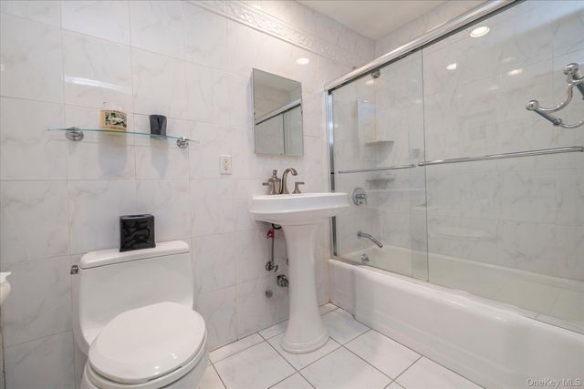 55 Lenox 2N, Rockville Centre, NY 11570