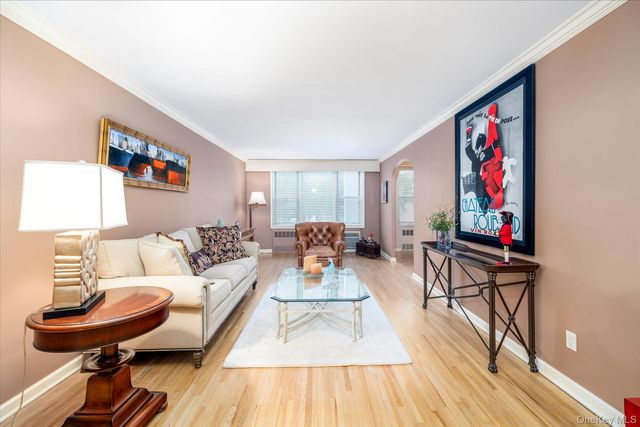 55 Lenox 2N, Rockville Centre, NY 11570