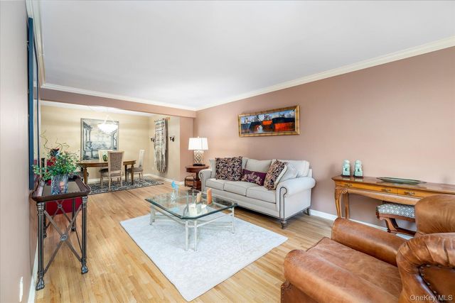 55 Lenox 2N, Rockville Centre, NY 11570