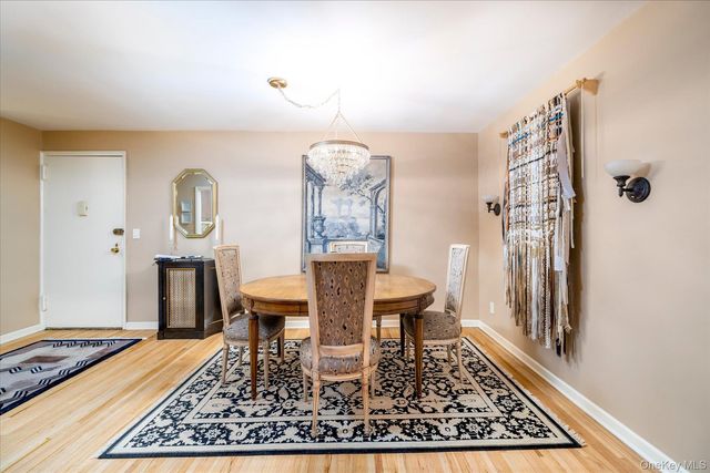 55 Lenox 2N, Rockville Centre, NY 11570