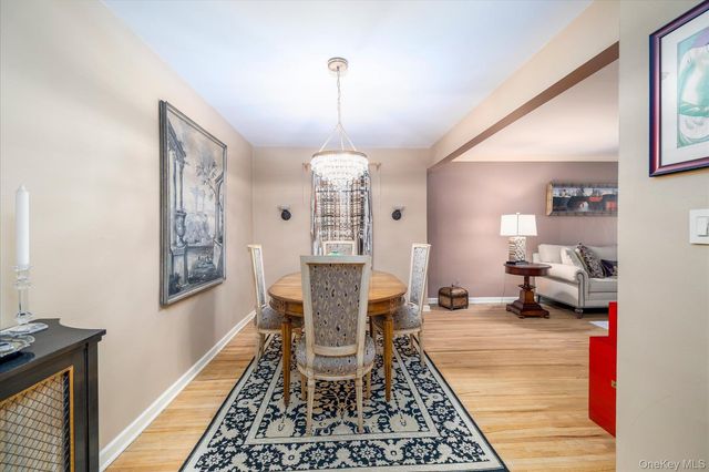 55 Lenox 2N, Rockville Centre, NY 11570