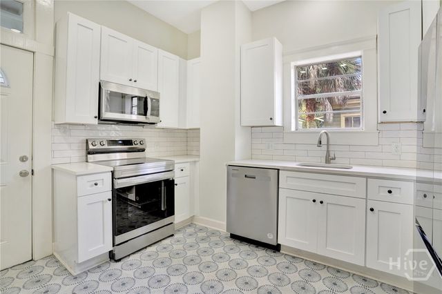 115 W 34 Street, Savannah, GA 31401