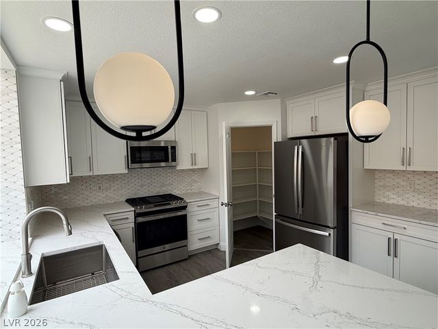 9412 Sierra Summit Avenue, Las Vegas, NV 89134