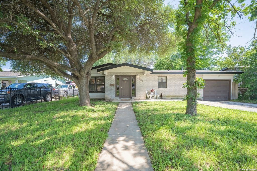 226 EDGE AVE, San Antonio, TX 78223