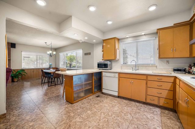 2244 E Princeton Avenue, Fresno, CA 93703