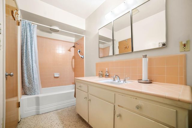 2244 E Princeton Avenue, Fresno, CA 93703