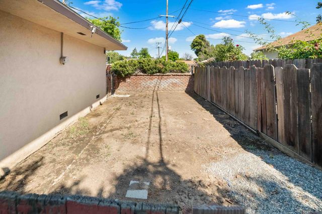 2244 E Princeton Avenue, Fresno, CA 93703