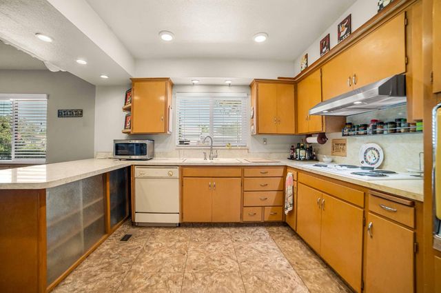 2244 E Princeton Avenue, Fresno, CA 93703