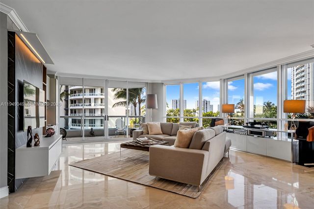 21150 Point Pl 702, Aventura, FL 33180