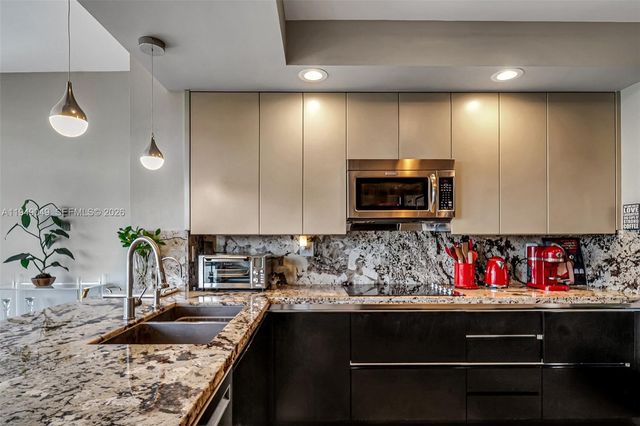 21150 Point Pl 702, Aventura, FL 33180