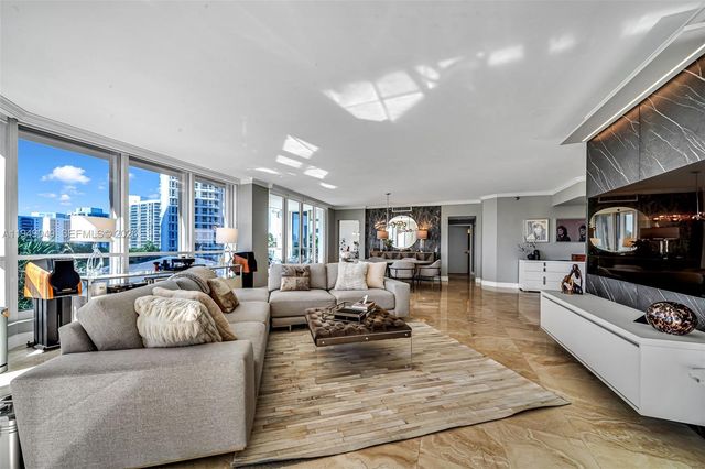 21150 Point Pl 702, Aventura, FL 33180