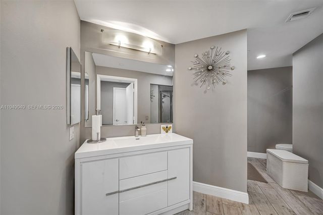 21150 Point Pl 702, Aventura, FL 33180