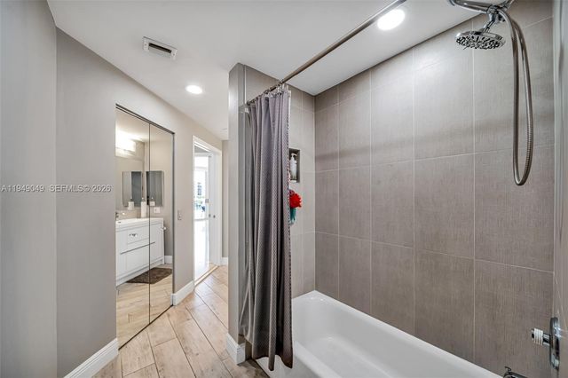 21150 Point Pl 702, Aventura, FL 33180