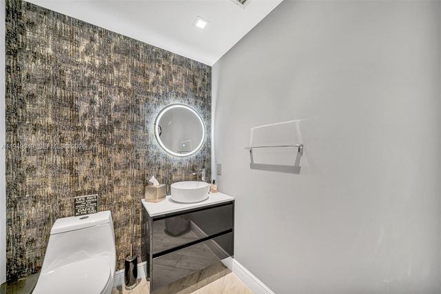 21150 Point Pl 702, Aventura, FL 33180