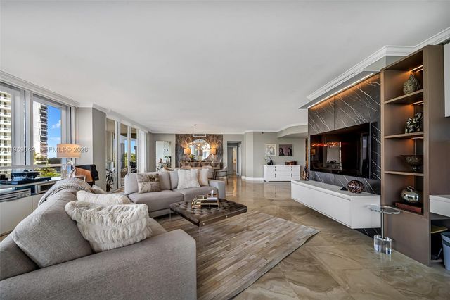 21150 Point Pl 702, Aventura, FL 33180