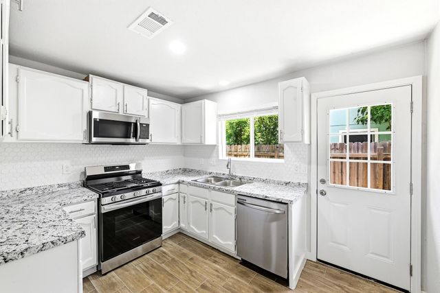 1411 Bellmar DR, Round Rock, TX 78664