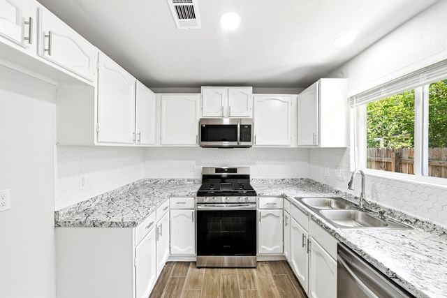 1411 Bellmar DR, Round Rock, TX 78664