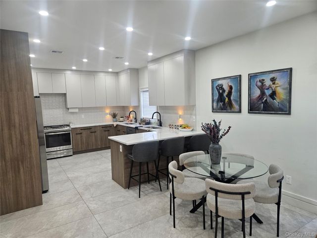 344 bayview, Inwood, NY 11096