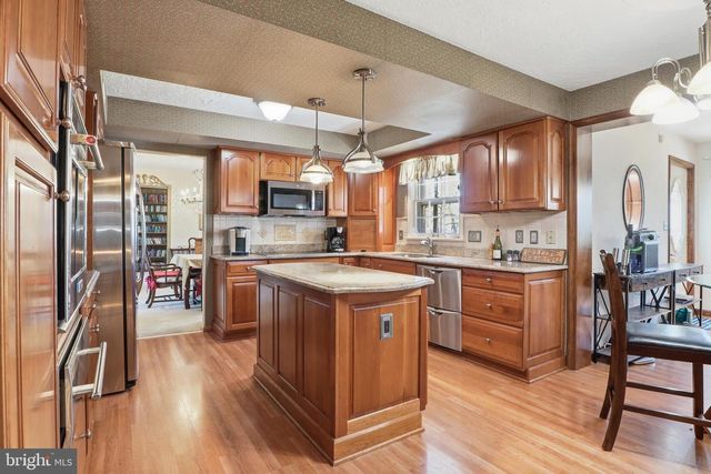 4041 ROBINHOOD, York, PA 17408