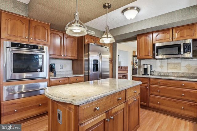 4041 ROBINHOOD, York, PA 17408