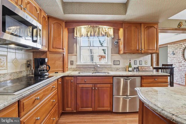 4041 ROBINHOOD, York, PA 17408