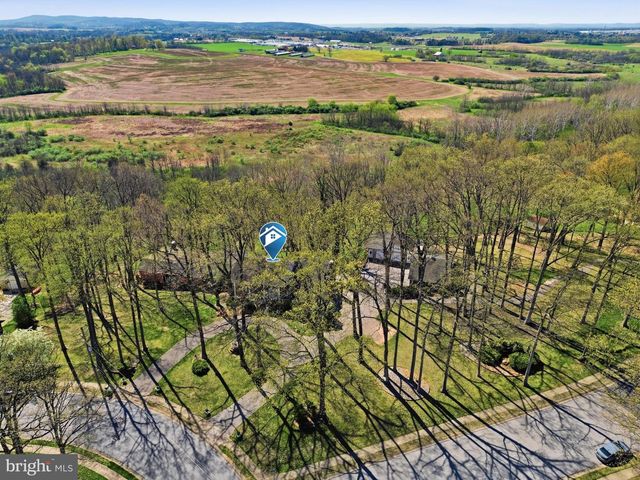 4041 ROBINHOOD, York, PA 17408