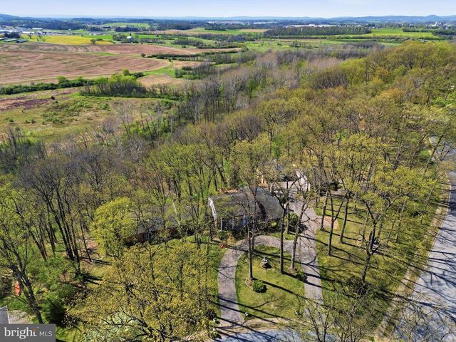 4041 ROBINHOOD, York, PA 17408