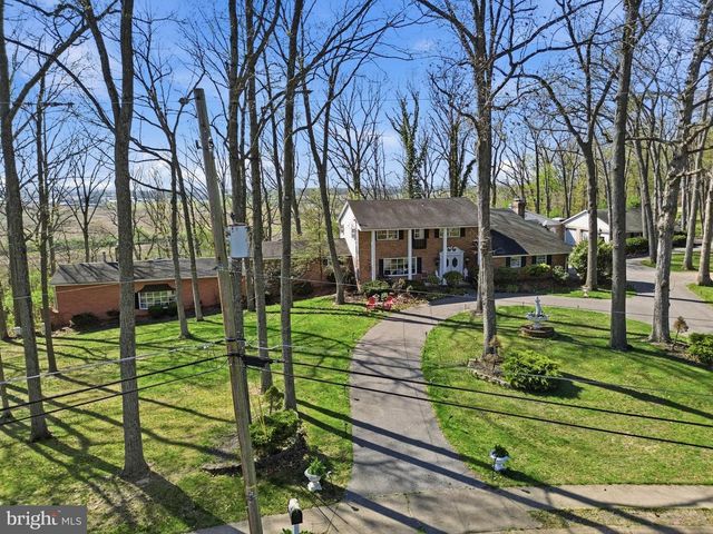 4041 ROBINHOOD, York, PA 17408