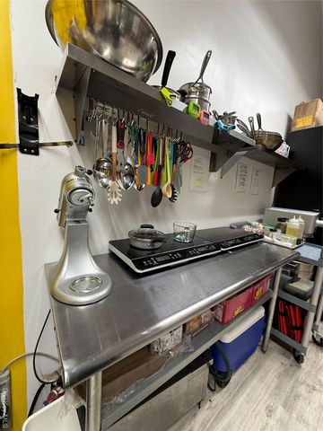 84-06 37th Ave, Jackson Heights, NY 11342