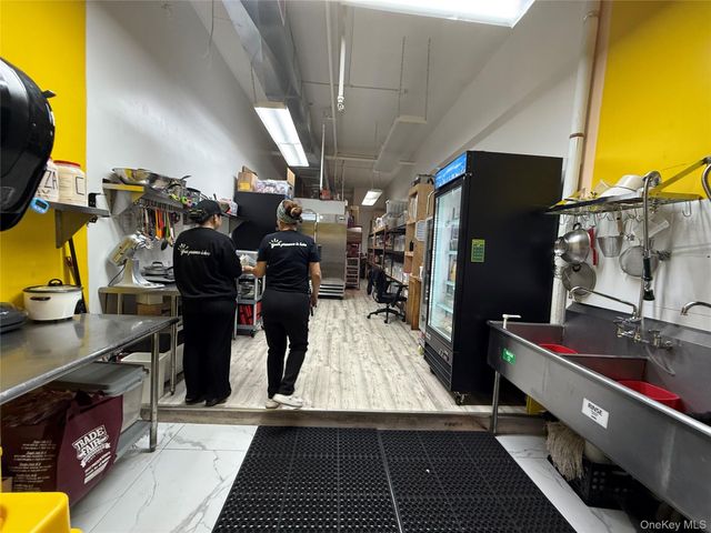 84-06 37th Ave, Jackson Heights, NY 11342