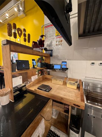 84-06 37th Ave, Jackson Heights, NY 11342