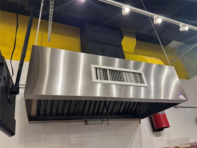 84-06 37th Ave, Jackson Heights, NY 11342