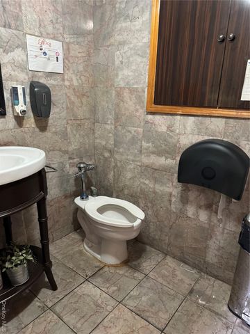 84-06 37th Ave, Jackson Heights, NY 11342