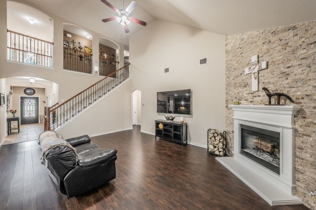 309 Garden Path Lane, Mansfield, TX 76063