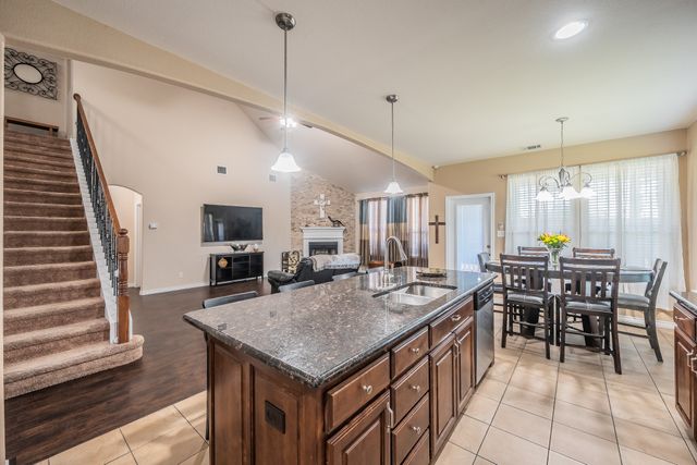 309 Garden Path Lane, Mansfield, TX 76063