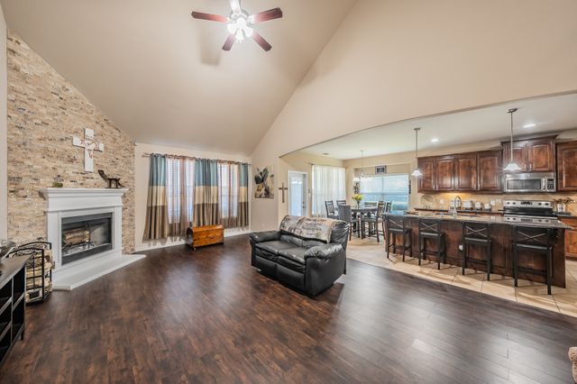 309 Garden Path Lane, Mansfield, TX 76063