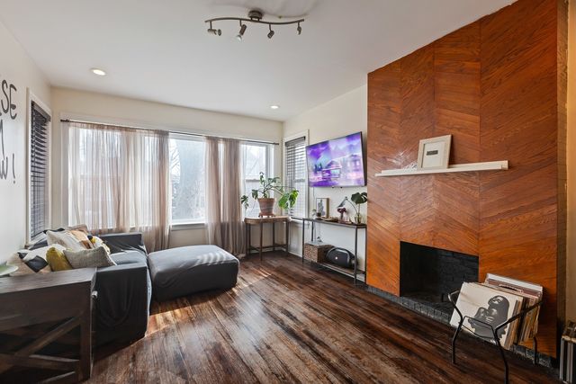 7140 S Eberhart Avenue, Chicago, IL 60619