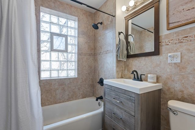 7140 S Eberhart Avenue, Chicago, IL 60619