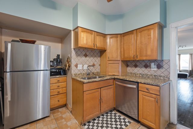 7140 S Eberhart Avenue, Chicago, IL 60619