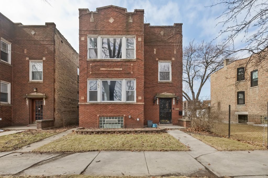 7140 S Eberhart Avenue, Chicago, IL 60619