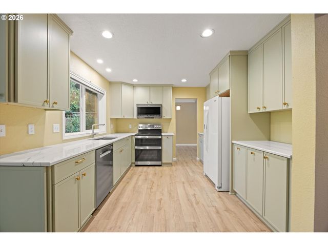 17226 Tualatin St, Lake Oswego, OR 97035
