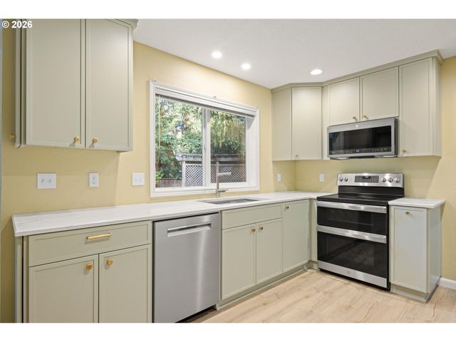 17226 Tualatin St, Lake Oswego, OR 97035