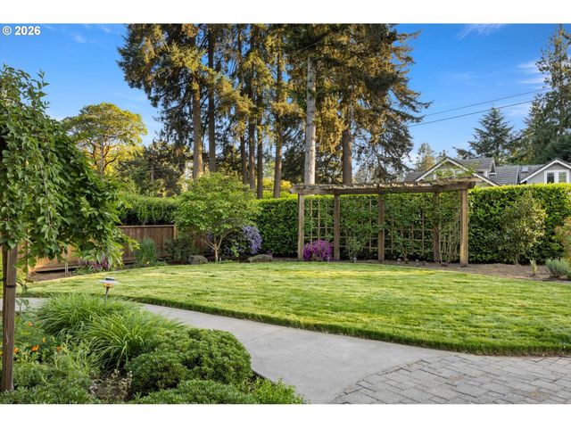 17226 Tualatin St, Lake Oswego, OR 97035